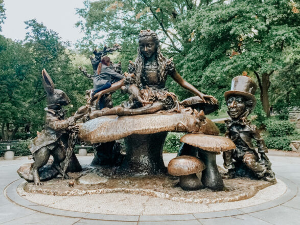 不思議の国のアリス像、セントラルパーク：ニューヨーク観光おすすめスポット